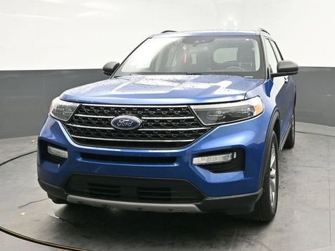 Used 2021 Ford Explorer XLT w/ Equipment Group 202A image 2
