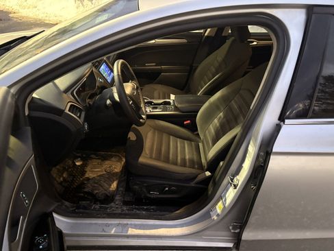 Used 2019 Ford Fusion SE image 12