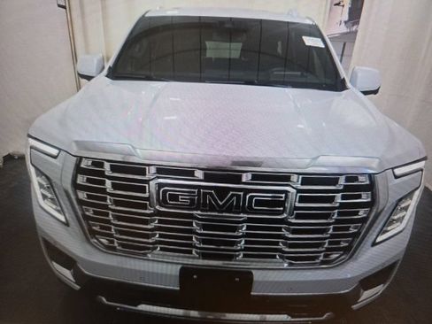 Used 2026 GMC Yukon Denali w/ Sun & Power Step Package AWD/4WD image 11