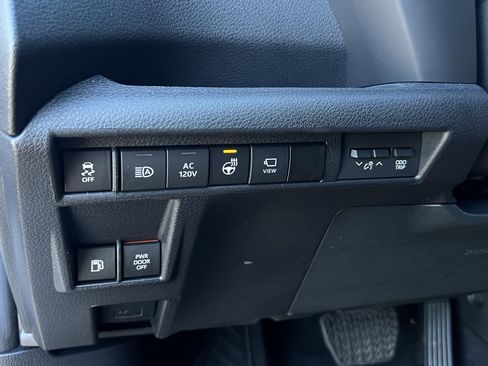 Used 2025 Toyota Sienna Platinum image 23