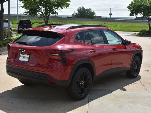 New 2026 Chevrolet Trax LT w/ Sunroof Package FWD image 5