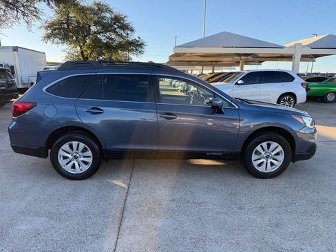 Used 2017 Subaru Outback 2.5i Premium image 8