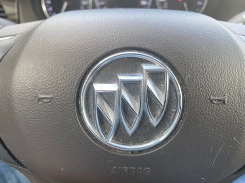 Used 2017 Buick LaCrosse Preferred image 7