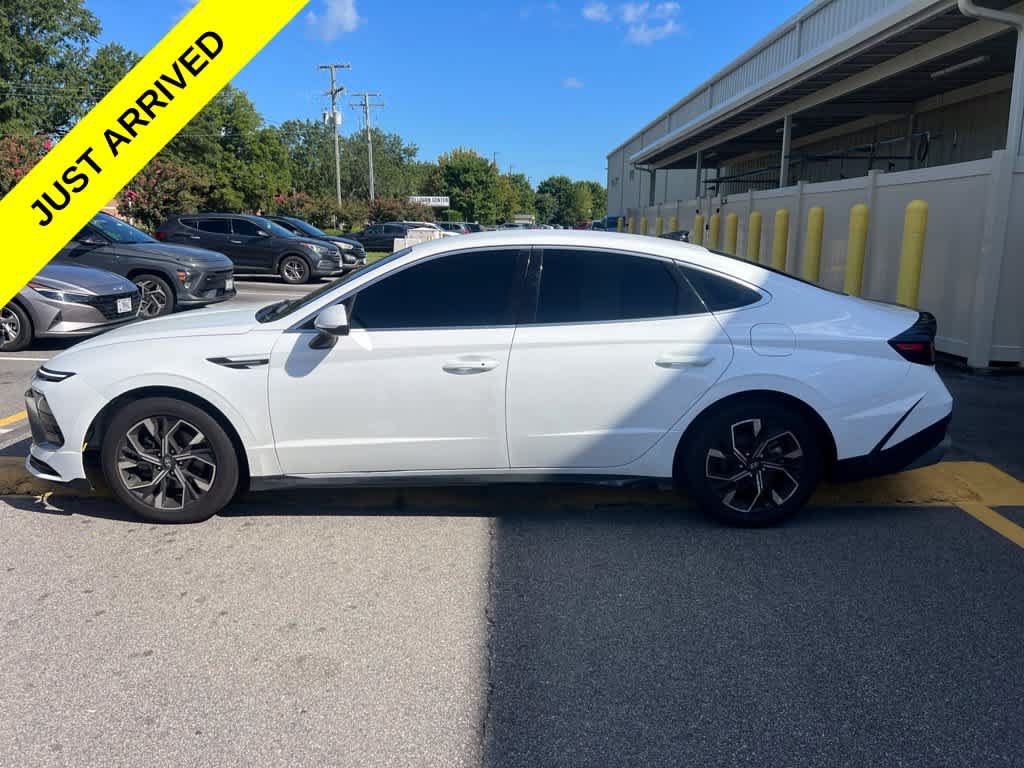 Used 2024 Hyundai Sonata SEL FWD image 2