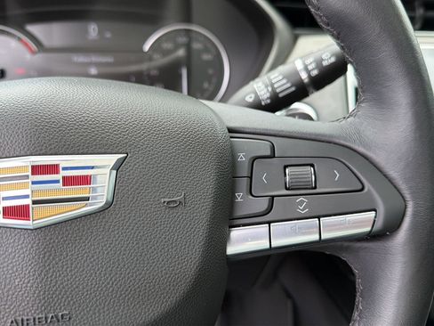 Used 2023 Cadillac XT4 Luxury w/ Cold Weather Package FWD image 21