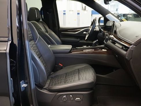 Used 2023 Cadillac Escalade ESV Sport Platinum w/ LPO, ONYX Package image 17