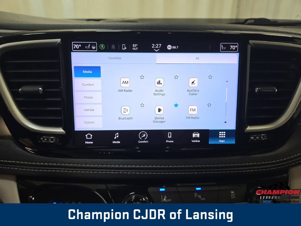 Used 2023 Chrysler Pacifica Touring-L FWD image 17