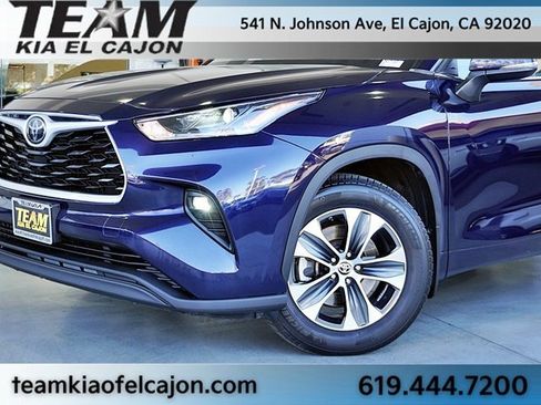 Used 2021 Toyota Highlander XLE image 3