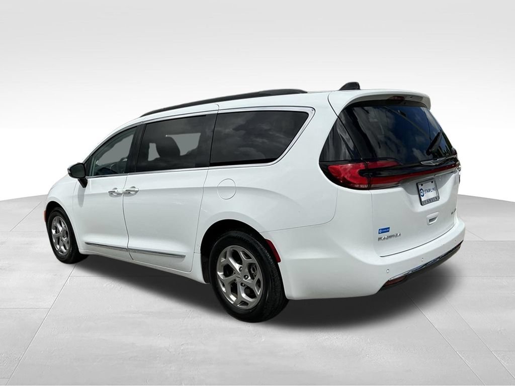 Used 2023 Chrysler Pacifica Limited FWD image 6