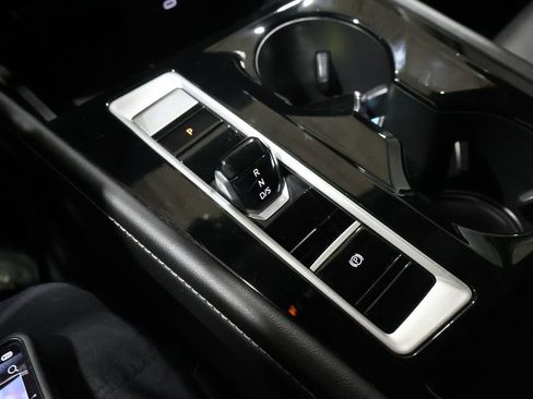 Used 2024 Volkswagen Atlas SE image 28