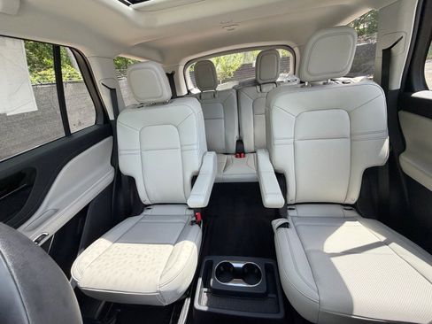 New 2026 Lincoln Aviator AWD image 39