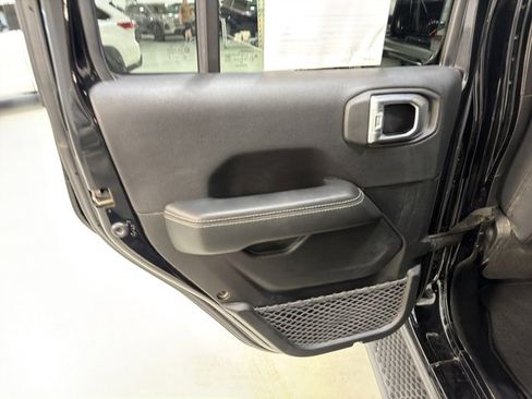 Used 2021 Jeep Wrangler Unlimited Sahara w/ Uconnect 4C Nav & Sound Group AWD/4WD image 23
