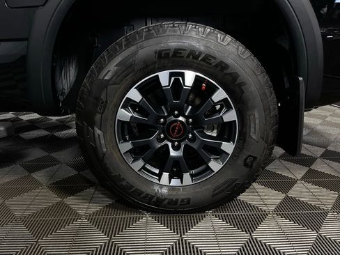 Used 2023 Nissan Titan PRO-4X w/ Pro-4x Convenience Package image 16
