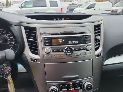 Used 2011 Subaru Outback 2.5i Premium w/ All-Weather Pkg AWD/4WD image 15