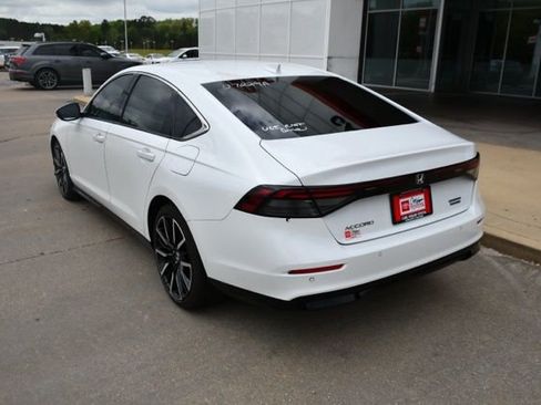 Used 2024 Honda Accord Touring image 3