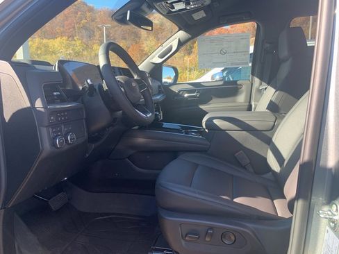 New 2026 Chevrolet Suburban LT image 10