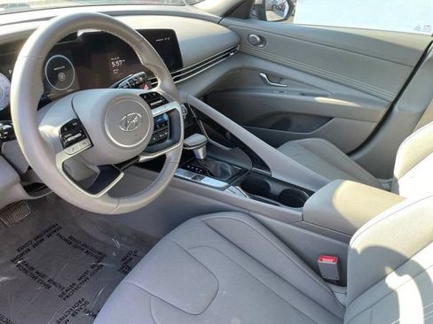 Used 2023 Hyundai Elantra SEL w/ Convenience Package FWD image 5