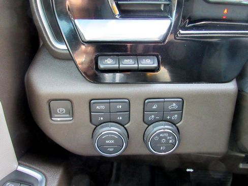Used 2024 Chevrolet Silverado 3500 LTZ w/ LTZ Convenience Package image 24
