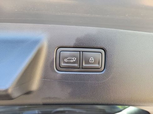 Used 2025 Hyundai Santa Fe Limited AWD/4WD image 8