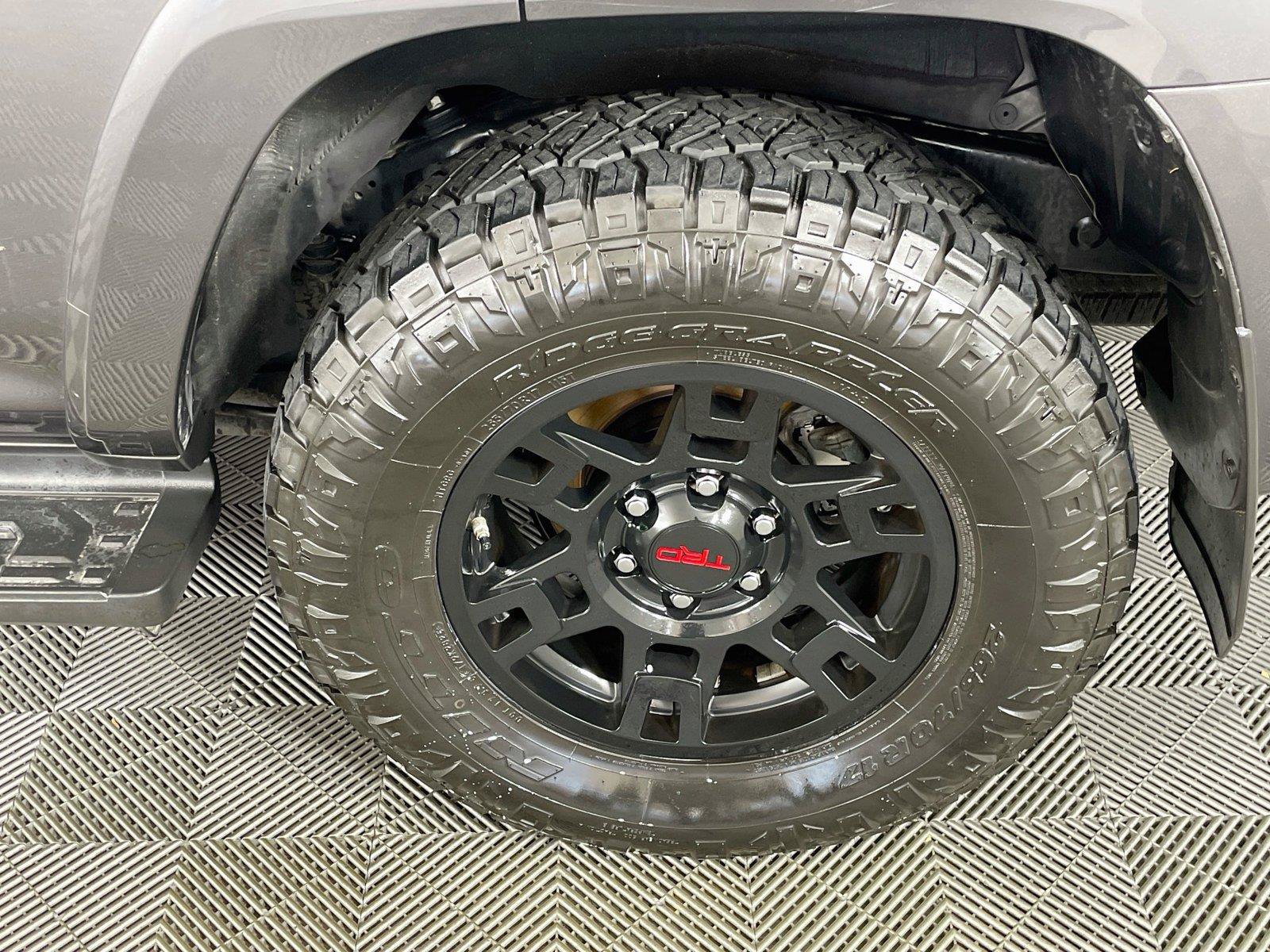Used 2020 Toyota 4Runner SR5 Premium w/ Moonroof Package AWD/4WD image 34