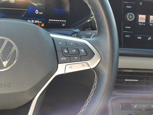 Used 2022 Volkswagen Taos SE image 18