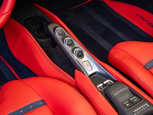 Used 2022 Ferrari F8 Tributo image 15