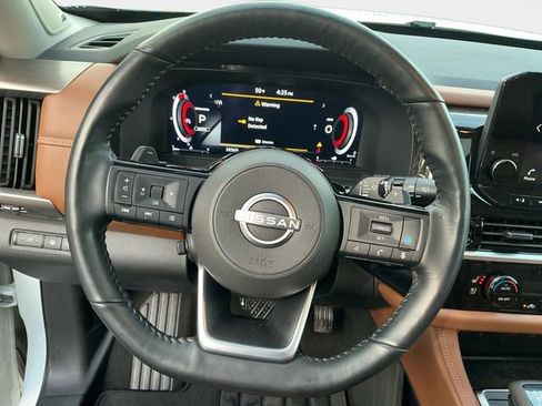 Used 2024 Nissan Pathfinder Platinum image 13