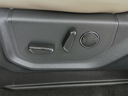 Used 2024 Ford Expedition Limited image 22