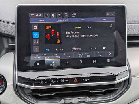 Used 2025 Jeep Compass Limited image 27