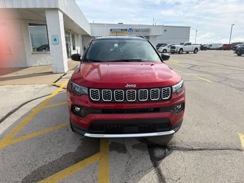 Used 2025 Jeep Compass Limited AWD/4WD image 2
