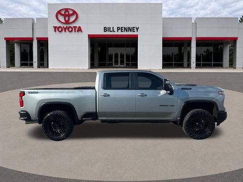 Used 2025 Chevrolet Silverado 2500 LT w/ Trail Boss Package AWD/4WD image 6