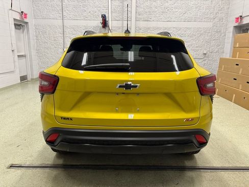 Used 2024 Chevrolet Trax RS w/ Sunroof Package FWD image 5