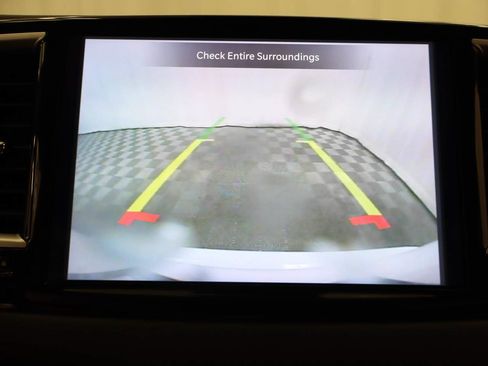 Used 2024 Chrysler Pacifica Touring-L FWD image 11