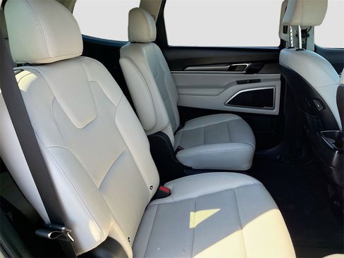 Used 2022 Kia Telluride S image 29