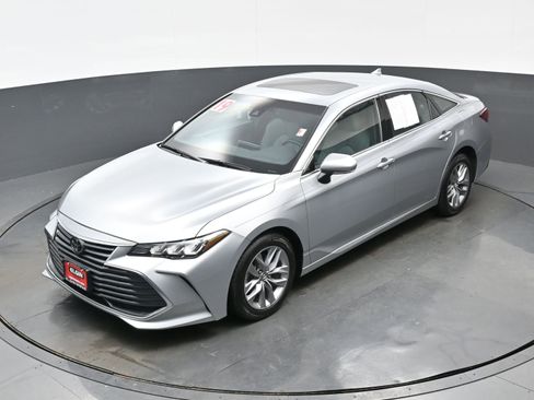 Used 2019 Toyota Avalon XLE image 36