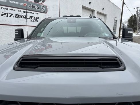 Used 2025 Chevrolet Silverado 2500 ZR2 w/ Technology Package image 7