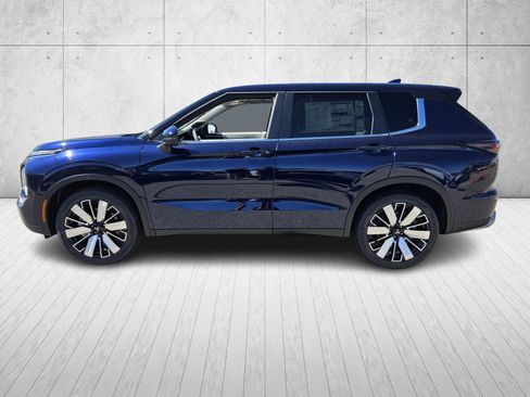 New 2025 Mitsubishi Outlander SE image 4