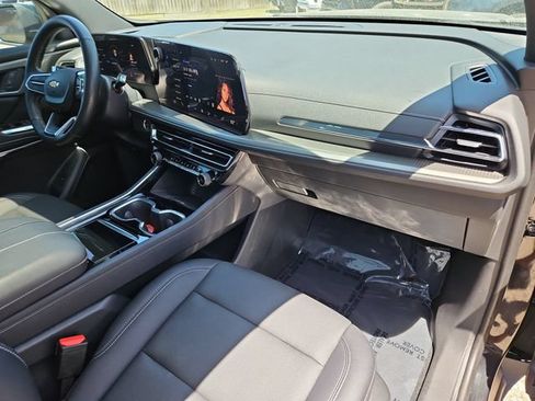 Certified 2024 Chevrolet Traverse LT FWD image 30
