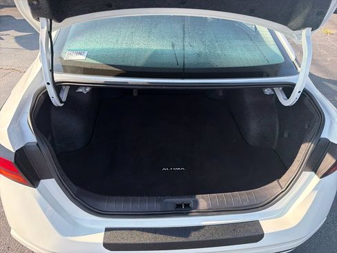 Used 2025 Nissan Altima 2.5 SV FWD image 9