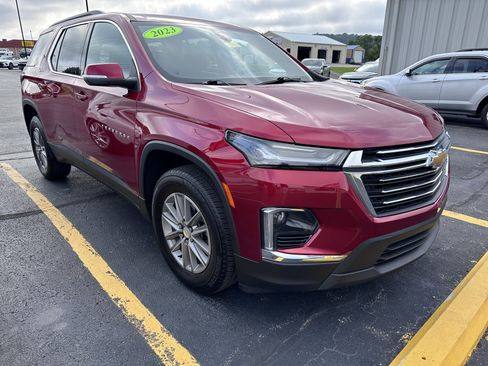 Used 2023 Chevrolet Traverse LT image 2