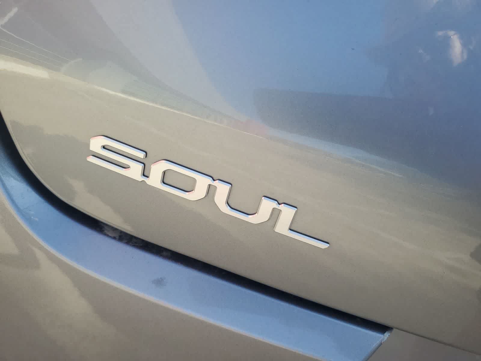 Used 2025 Kia Soul LX w/ LX Technology Package FWD image 11