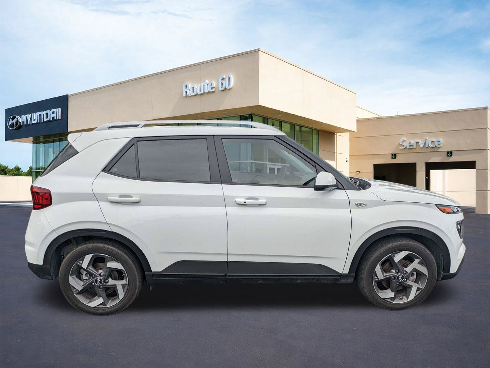Certified 2025 Hyundai Venue SEL FWD image 3