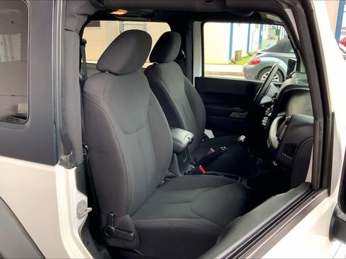 Used 2018 Jeep Wrangler Sport image 8