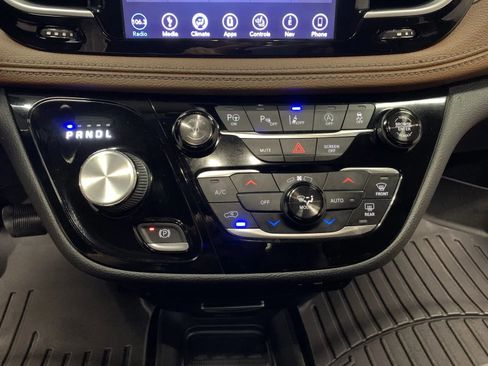 Used 2019 Chrysler Pacifica Limited w/ Advanced Safetytec Group image 34