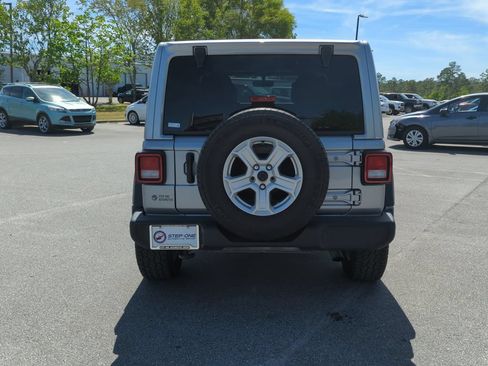 Used 2021 Jeep Wrangler Unlimited Sport w/ Sun And Sound Package AWD/4WD image 9