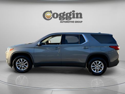 Used 2020 Chevrolet Traverse LS image 2