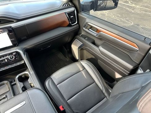 Used 2024 GMC Sierra 2500 Denali w/ Denali Reserve Package image 17