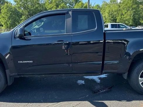 Used 2017 Chevrolet Colorado Z71 AWD/4WD image 3