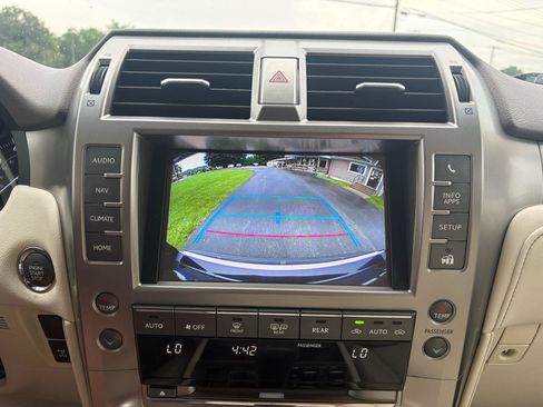 Used 2017 Lexus GX 460 Premium w/ Premium Package AWD/4WD image 18