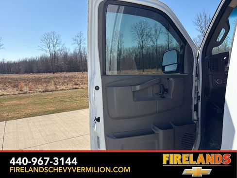 Used 2018 GMC Savana 2500 w/ Driver Convenience Package image 10